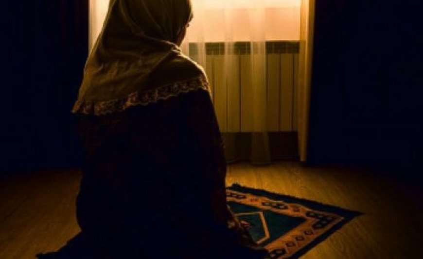 Kadınlar İçin Namazda Uyulması Gereken Kuralla